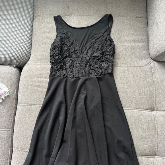 Multiple dresses - Picture 2 of 12